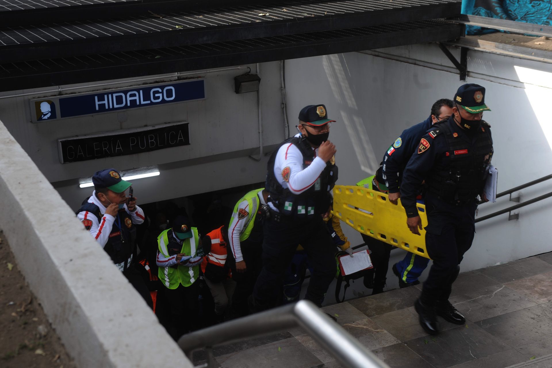 Muere hombre tras arrojarse a las vías en la estación Hidalgo del Metro CDMX