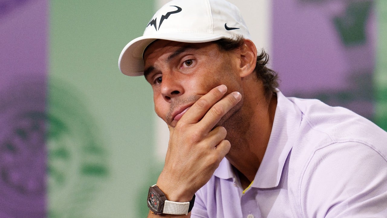 Rafael Nadal, tenista español, habla con los medios de comunicación para anunciar su retiro del Campeonato de Wimbledon 2022 en el All England Lawn Tennis and Croquet Club (Getty Images)