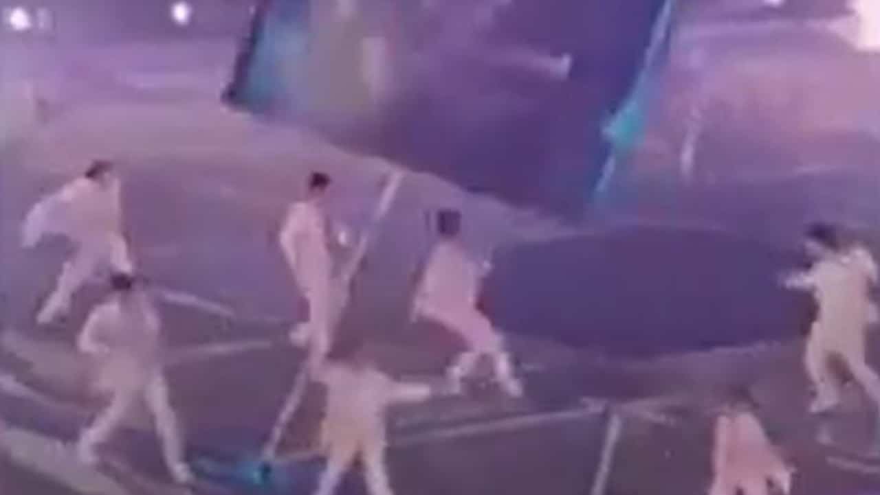 Pantalla gigante aplasta a bailarines en concierto de Mirror en Hong Kong