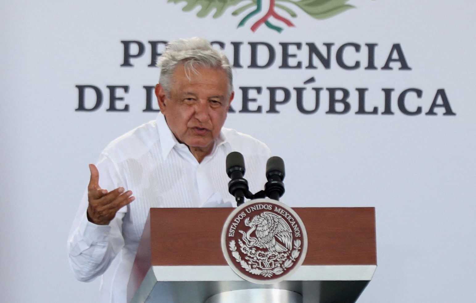 El presidente de México, Andrés Manuel López Obrador, habla durante la inauguración de la refinería Dos Bocas, 1 de julio de 2022 (Reuters)