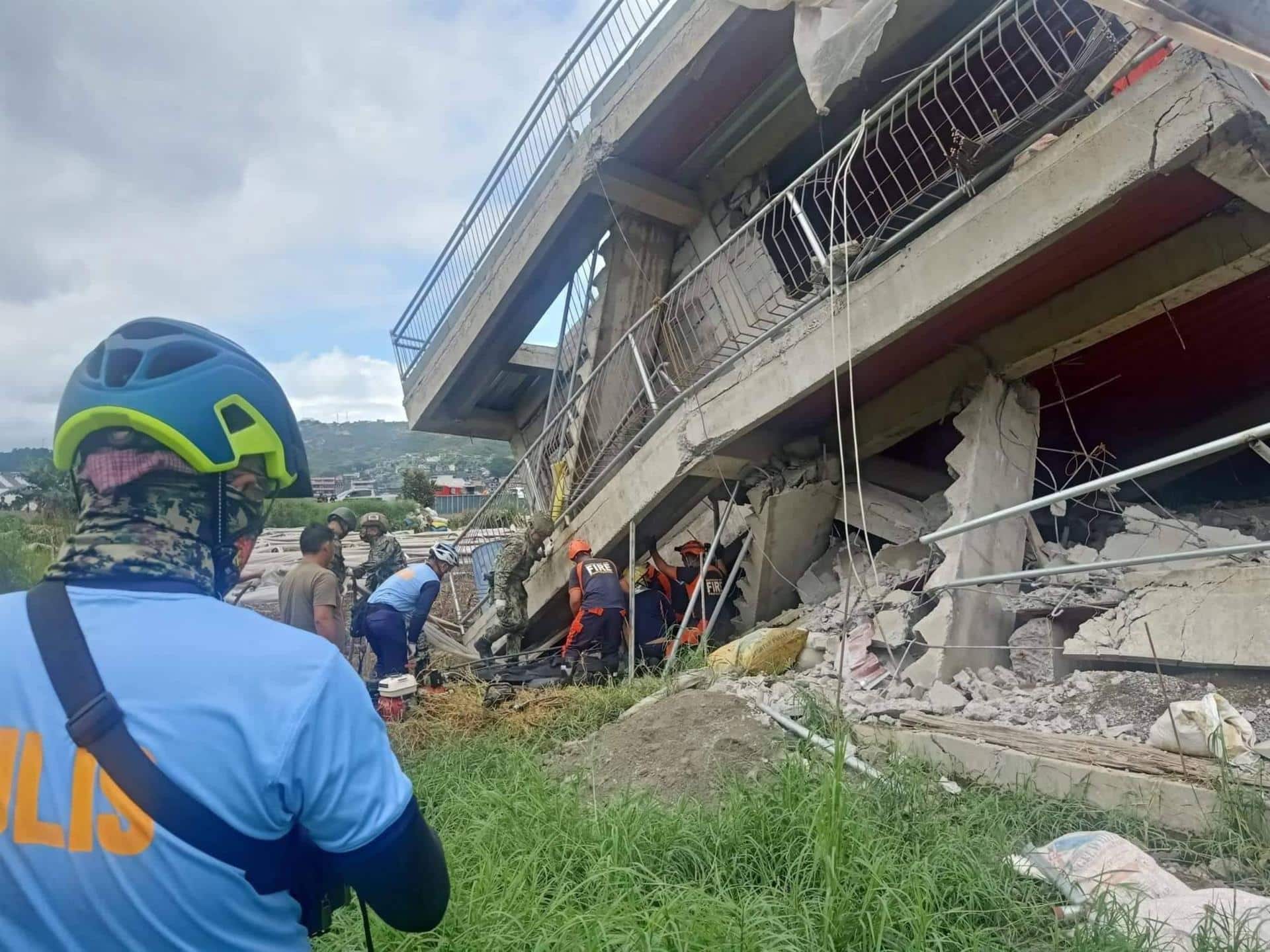 Reportan al menos un muerto tras sismo de magnitud 7.0 en Filipinas