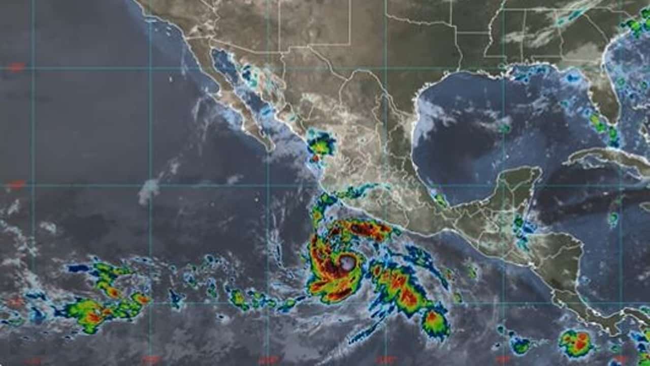 Desplazamiento de la tormenta Tropical Stelle frente a costas de Guerrero.