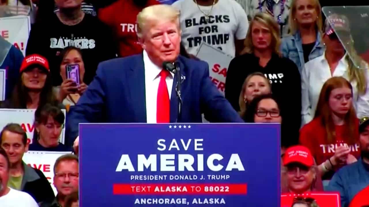 Trump hace campaña en Alaska por Sarah Palin, precursora de la derecha en EUA