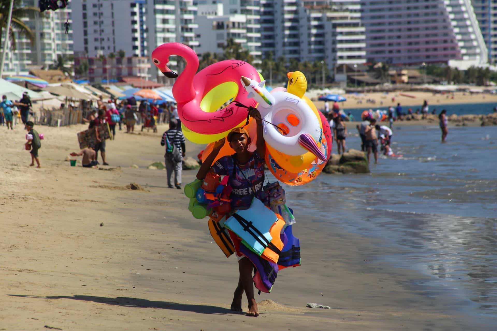 Vendedores ambulantes en playas de Acapulco, Guerrero (Cuartoscuro)
