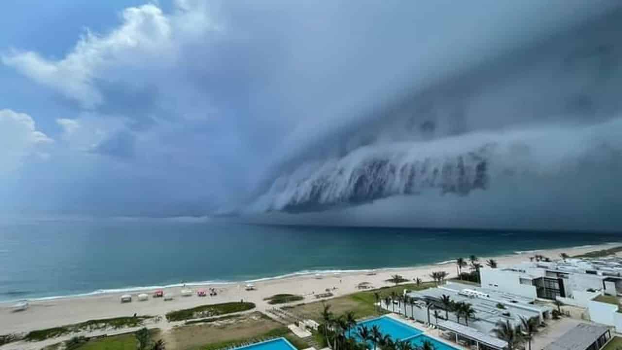 Video: Impresionante 'nube de cinturón' en Playa Miramar, Tamaulipas.