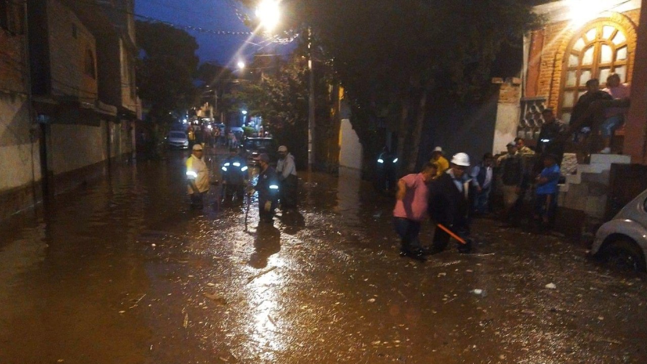 Tras lluvias en CDMX, autoridades atienden deslaves y afectaciones por desbordamiento de ríos en Xochimilco y Tlalpan