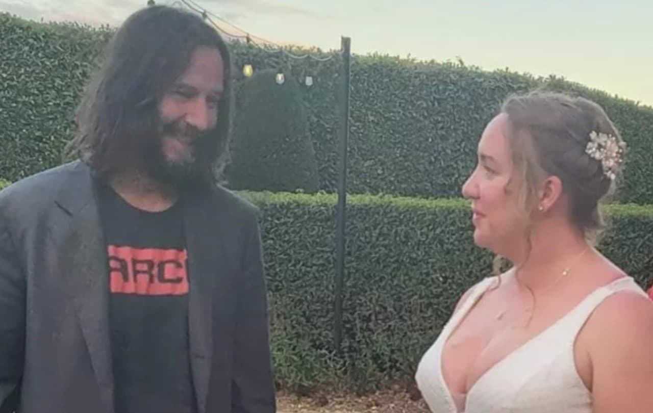 Un hombre invitó a Keanu Reeves a su boda y él fue