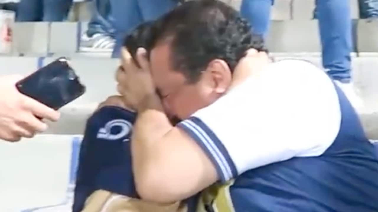 Abuelo y nieto lloran por derrota de Pumas vs América