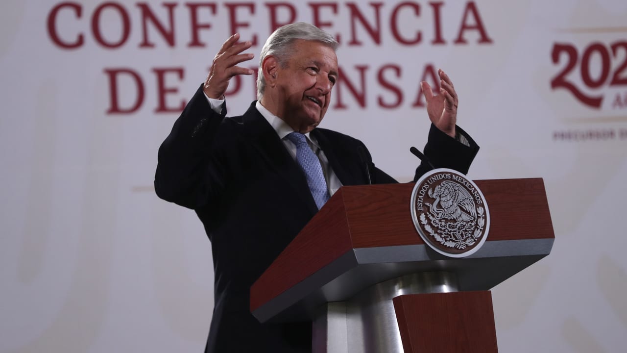 El presidente Andrés Manuel López Obrador durante la conferencia mañanera desde Palacio Nacional