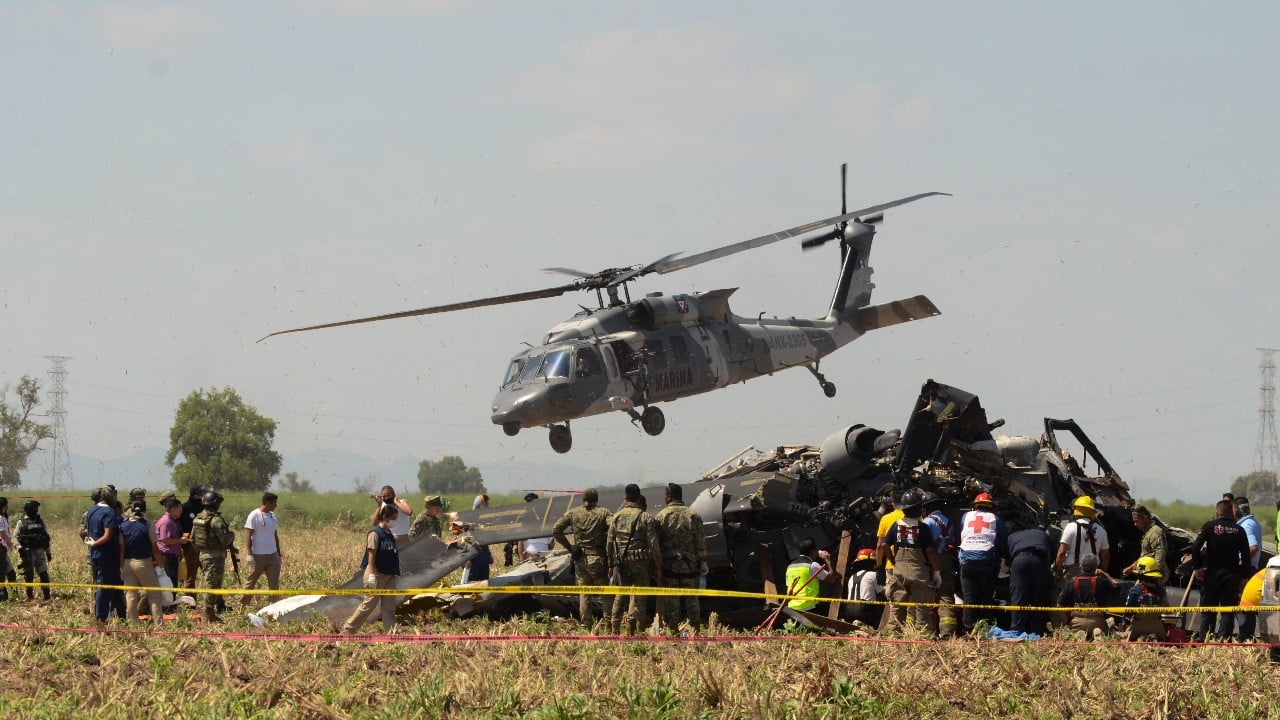 Analizarán en EUA cajas negras de helicóptero que cayó en operativo de captura de Caro Quintero.