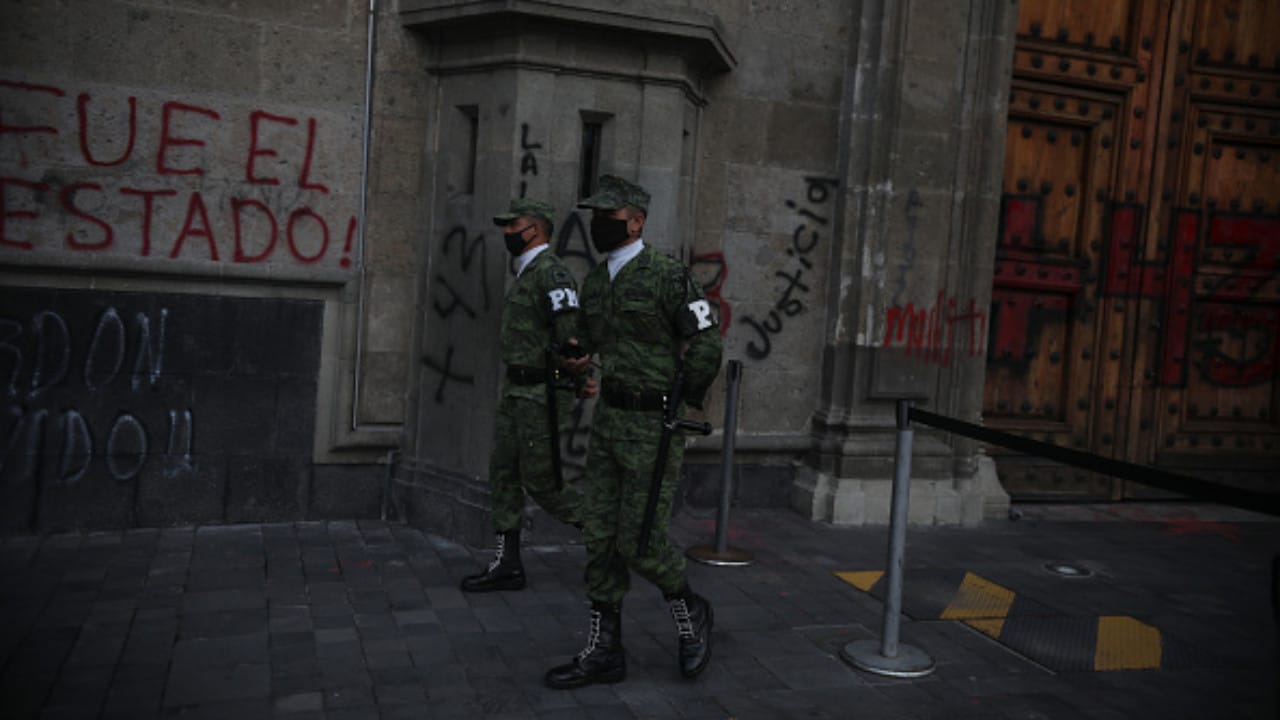 FGR confirma órdenes de aprehensión contra mandos militares por el caso Ayotzinapa