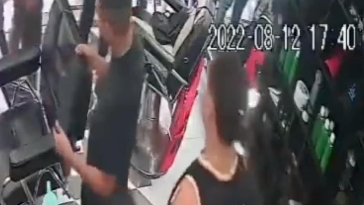Cobran derecho de piso a barbería en Cancún, video