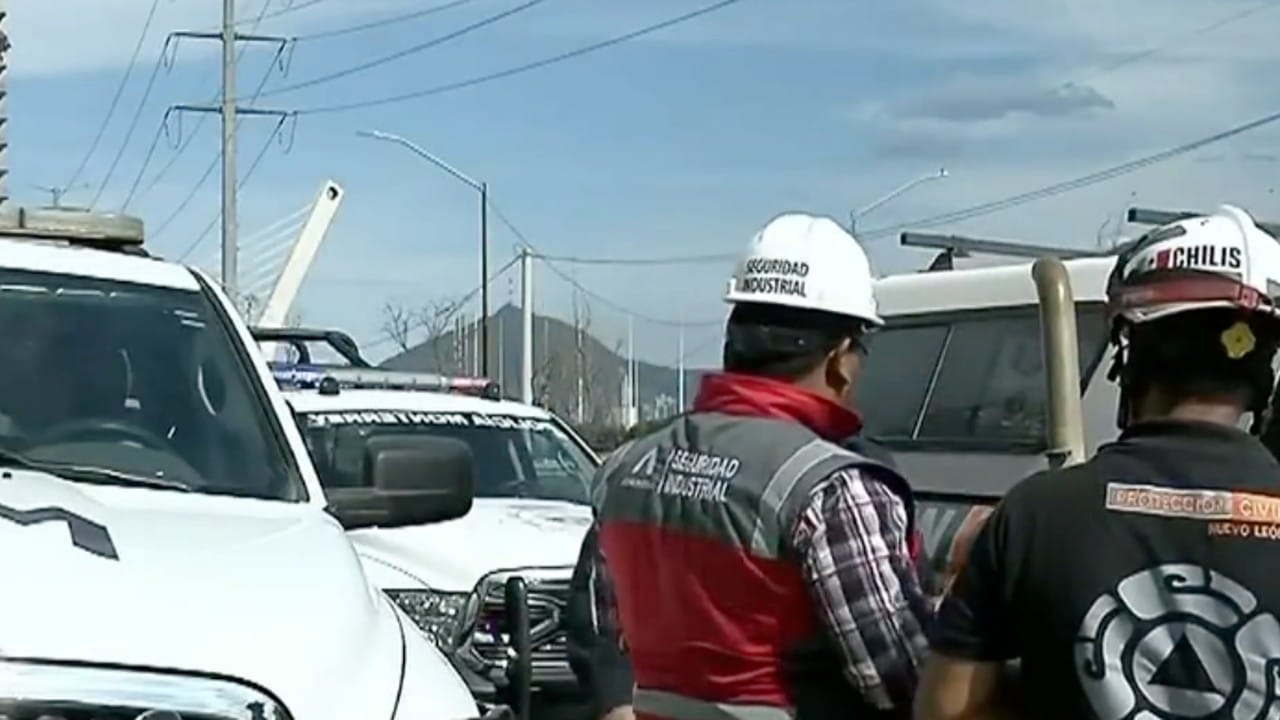 Mujer en Monterrey sobrevive a caída de 10 pisos en una obra de construcción.