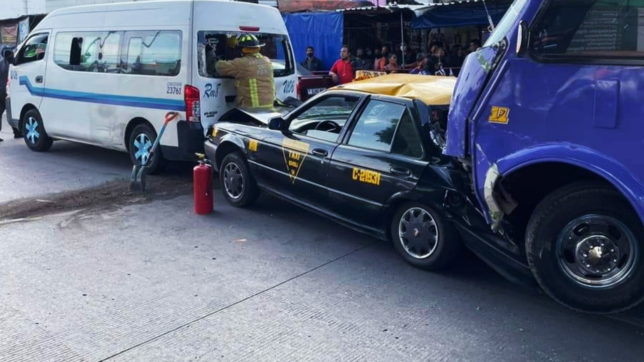 25 lesionados deja carambola en Puebla entre 3 unidades de transporte público y 2 vehículos particulares