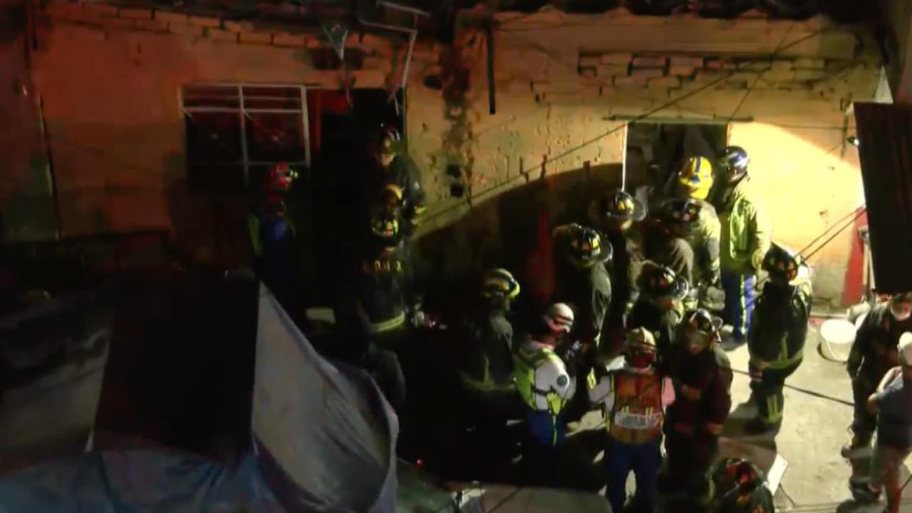 Muere un hombre que quedó atrapado tras el derrumbe de una vivienda en Azcapotzalco