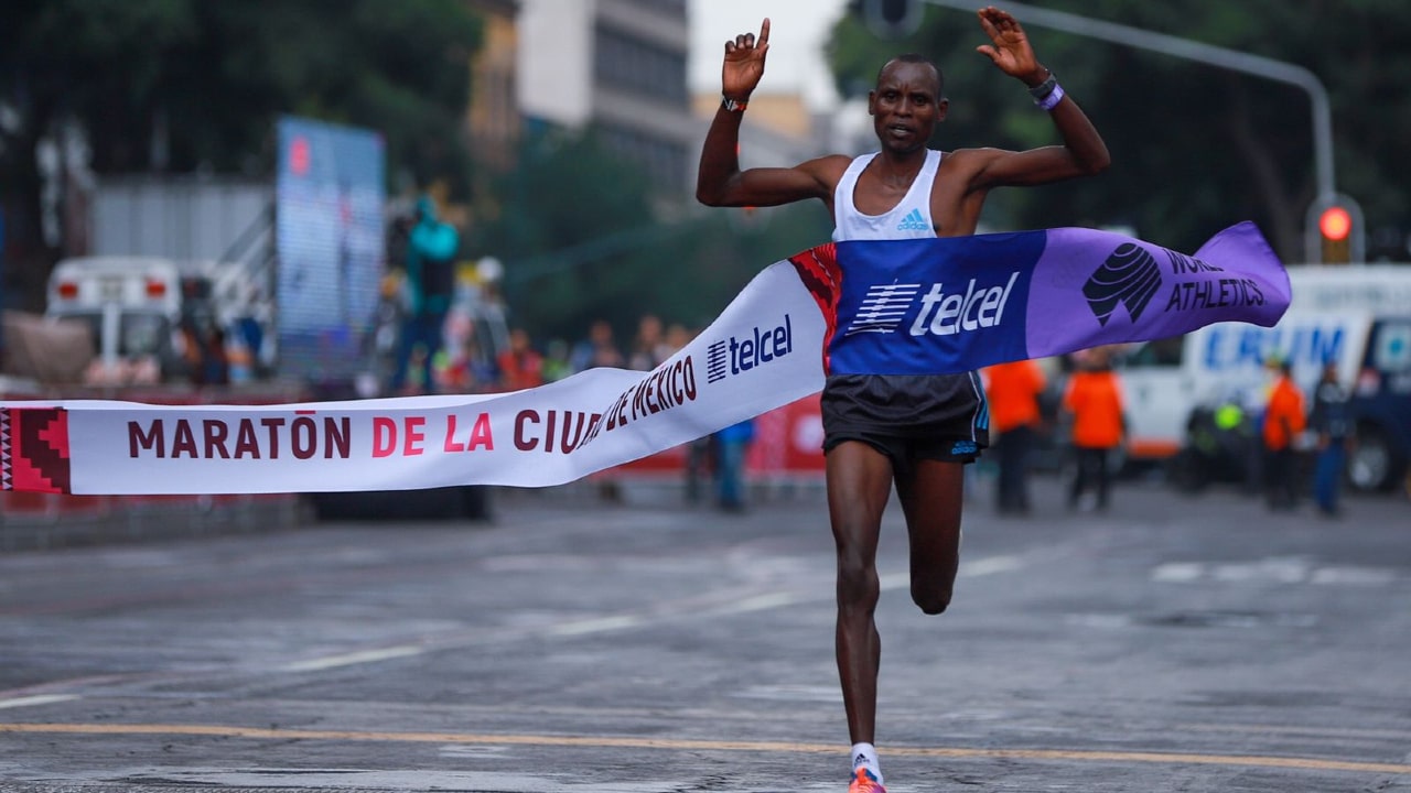 El keniano Edwin Kiprop Kiptoo rompieron el récord histórico del Maratón de la Ciudad de México.