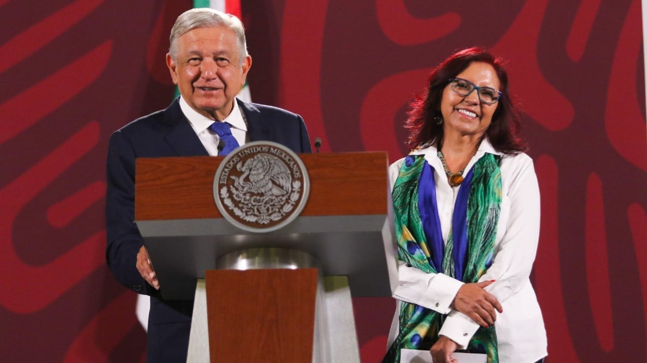 El presidente Andrés Manuel López Obrador (AMLO) y Leticia Ramírez, nueva titular de la SEP