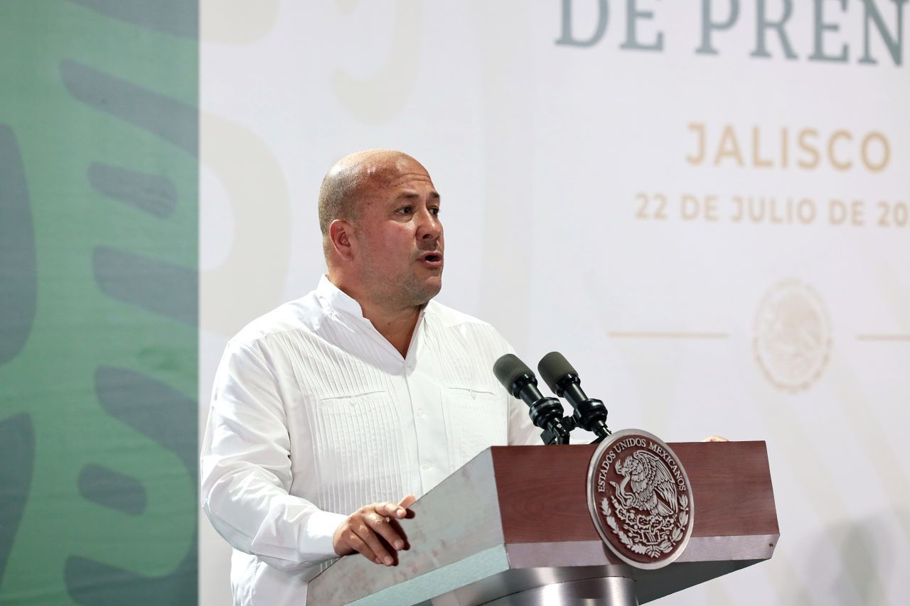 Gobernador de Jalisco recibe a defraudados por empresario
