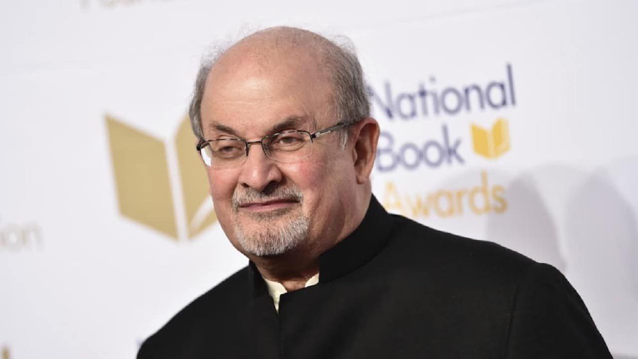 Escritor Rushdie está vivo porque policía lo salvó de ataque