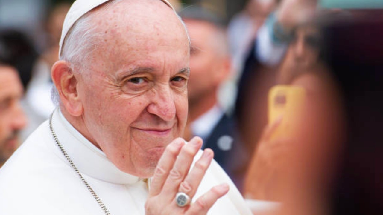 El papa Francisco pide que el recuerdo de la Segunda Guerra Mundial impulse a cultivar la paz