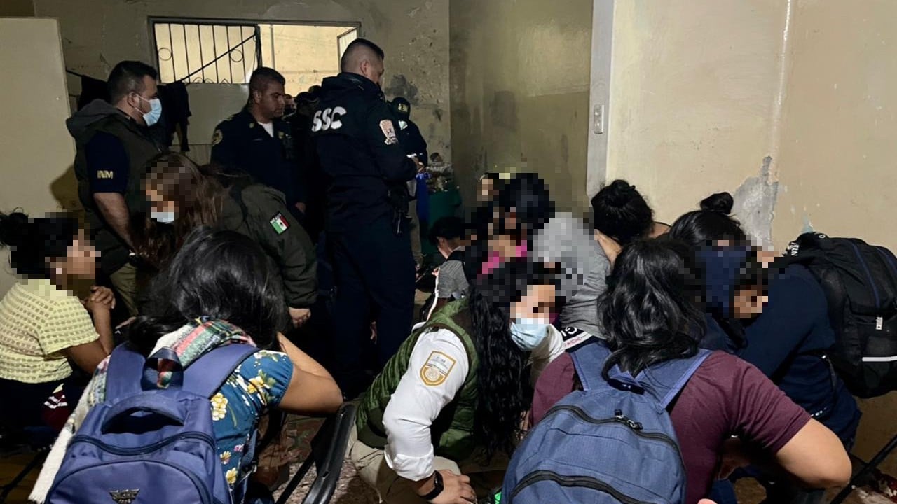 Hallan a 22 migrantes hacinados en casa de Venustiano Carranza, CDMX. Fuente: Twitter @INAMI_mx