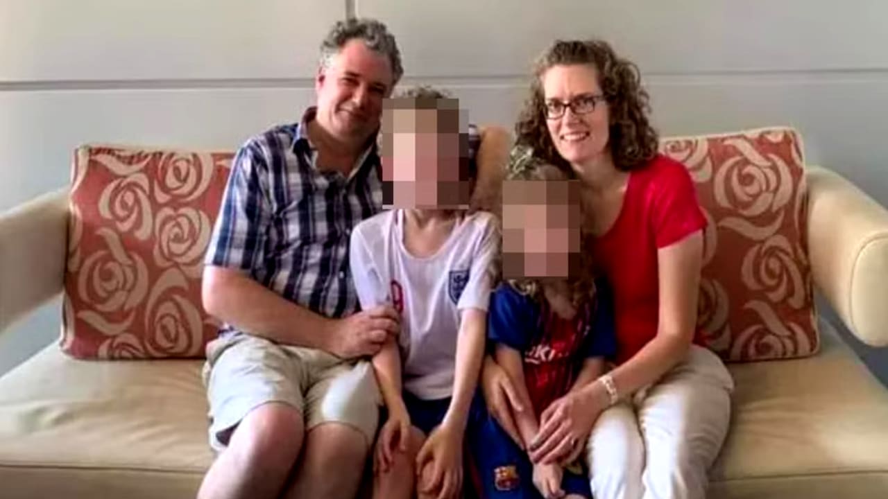 Mujer muere frente a sus hijos abordo de un avión