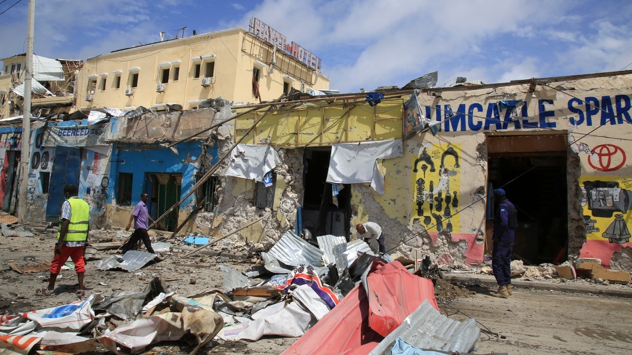 Lugar del atentado en el hotel Hayat de Mogadiscio, Somalia