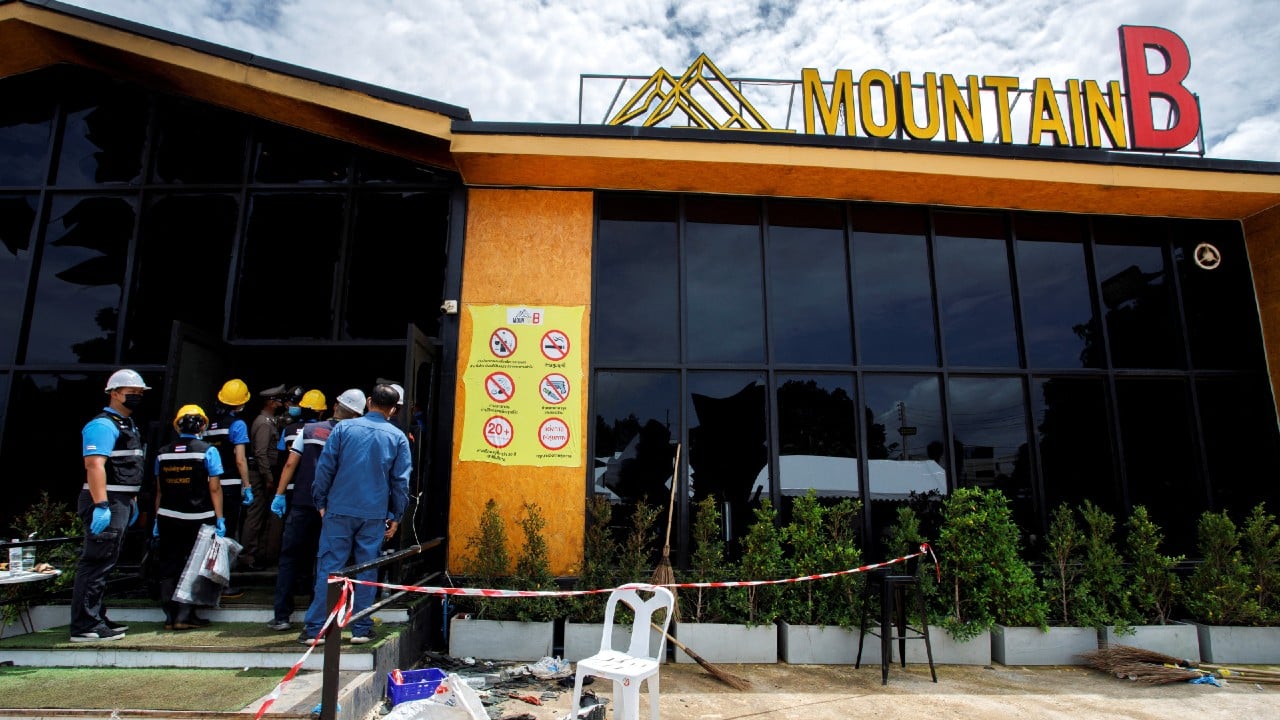 Incendio en el pub Mountain B, en Tailandia, deja al menos 13 muertos