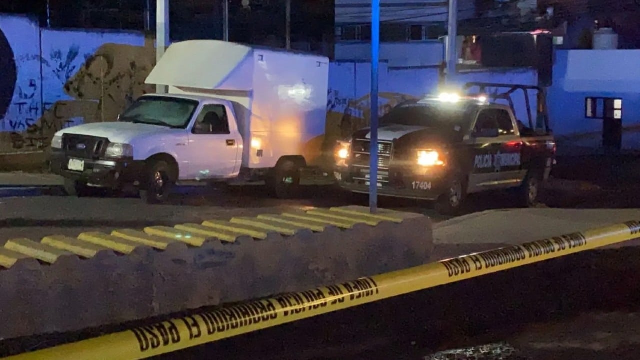 Hallan 4 cuerpos sin vida en camioneta abandonada en Tlaquepaque, Jalisco.