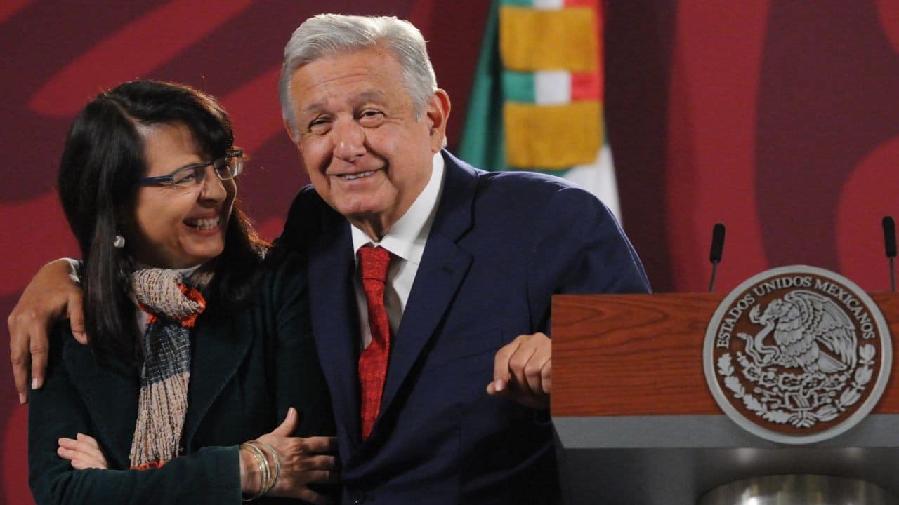 María Elena Álvarez-Buylla y Andrés Manuel López Obrador.