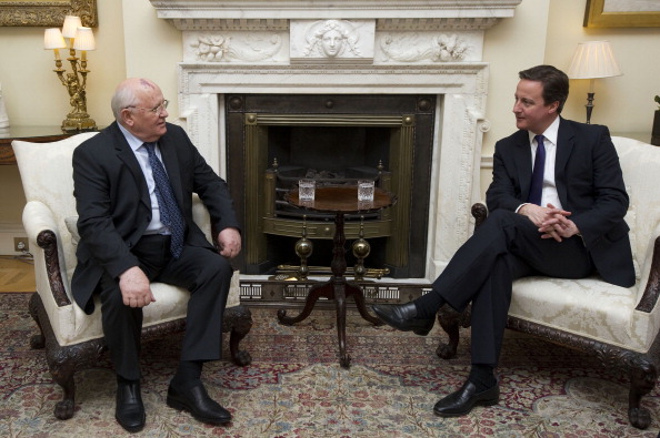 Gorbachov foto con David Cameron primer ministro del Reino Unido