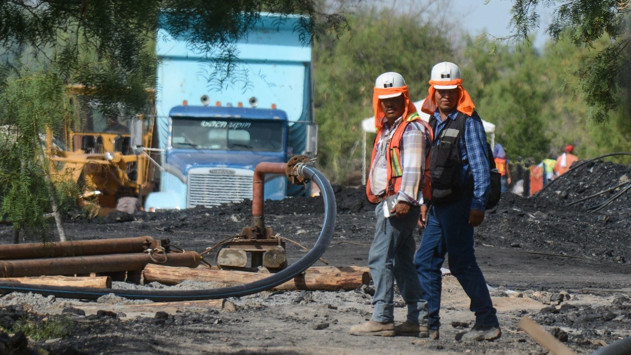 Labores de rescate de los mineros atrapados desde hace dos semanas en un pozo de carbón en Coahuila.