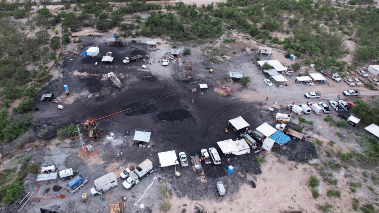 Mineros en Coahuila cumplen 72 horas atrapados y no hay avances en su rescate