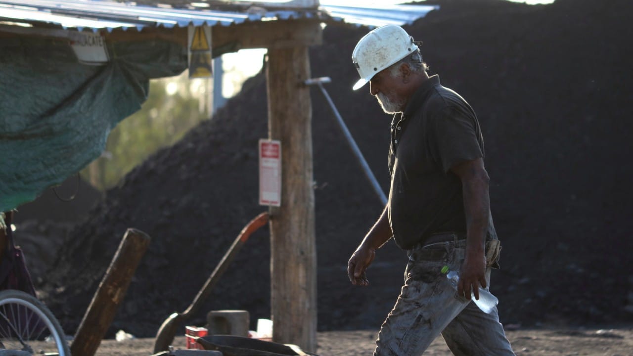 Mineros voluntarios buscan participar en la búsqueda y rescate en Sabinas