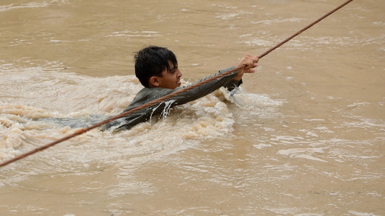 Inundaciones por lluvias monzónicas en Pakistán dejan más de mil muertos