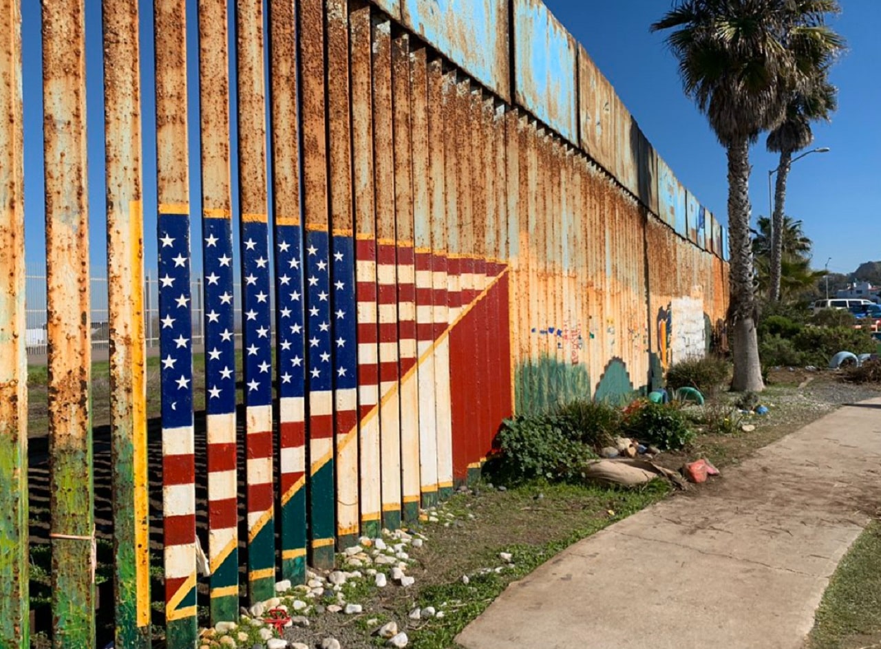 Muro de la Amistad que une a México y Estados Unidos (Twitter: @thewisegabi1)