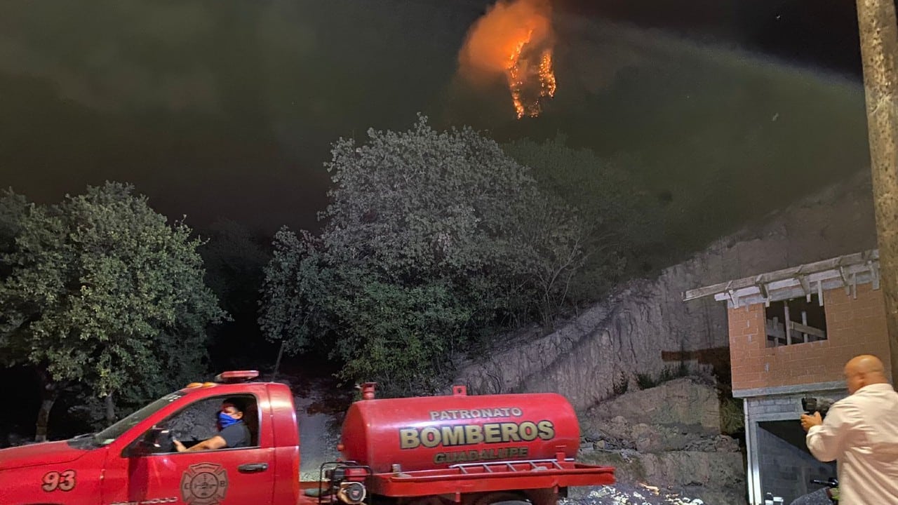 Se registra incendio en el Cerro de la Silla en Guadalupe, Nuevo León