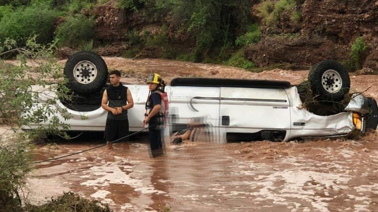 Muere joven de 17 años en Sonora al ser arrastrado por un arroyo en Guaymas.