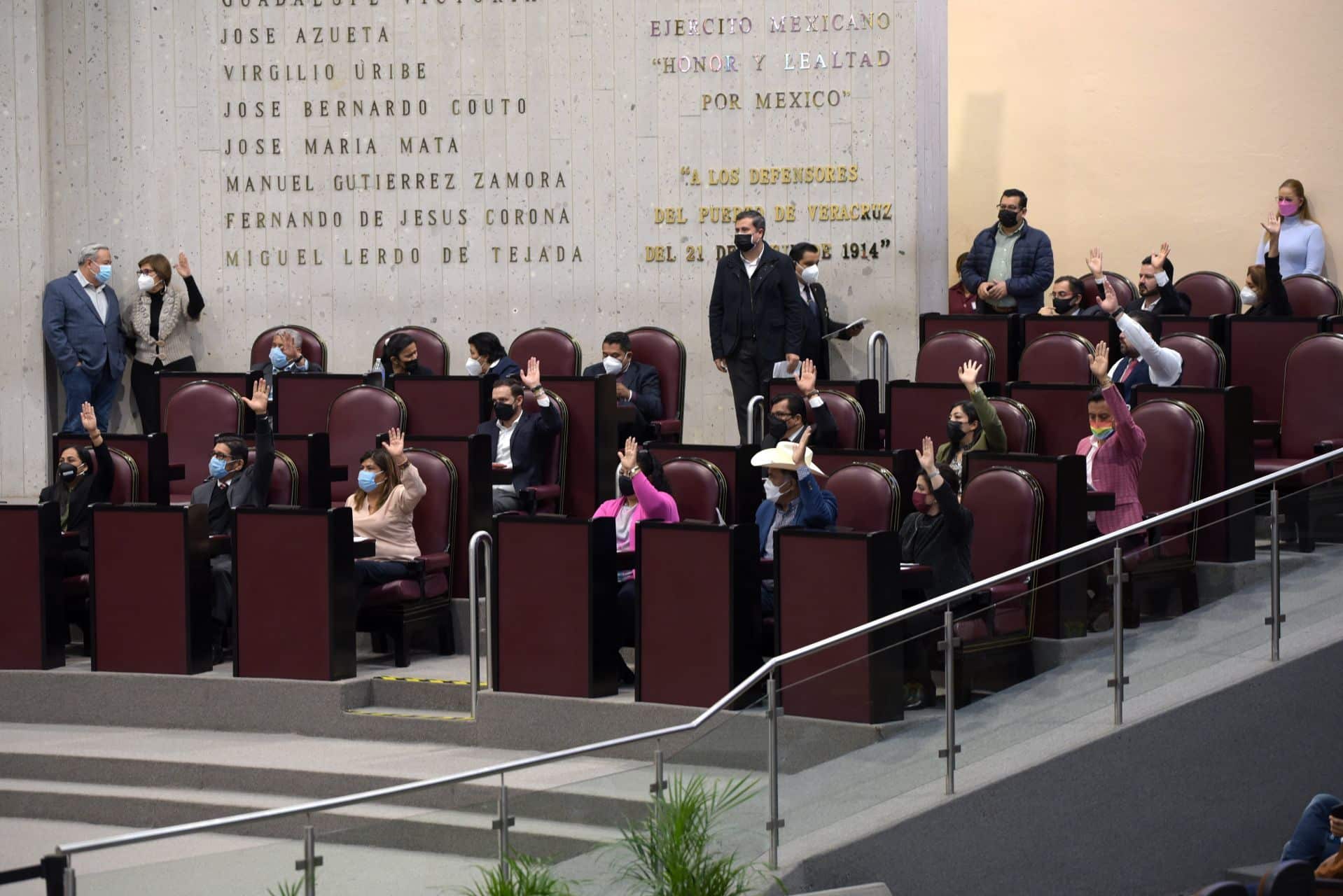 Diputados votan durante la sesión en el Congreso del estado de Veracruz (Cuartoscuro)