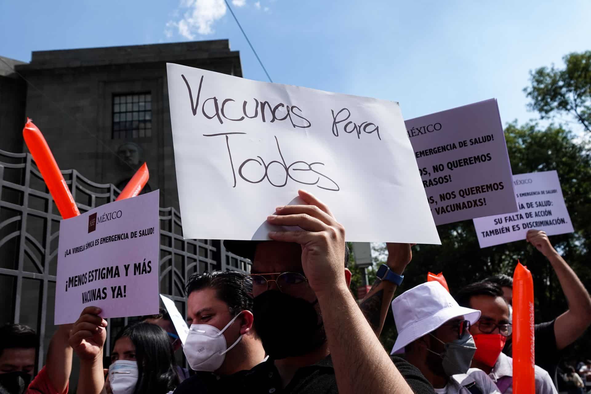 Protesta de integrantes de la comunidad LGBT+ que piden vacunas contra viruela del mono en México (Cuartoscuro)
