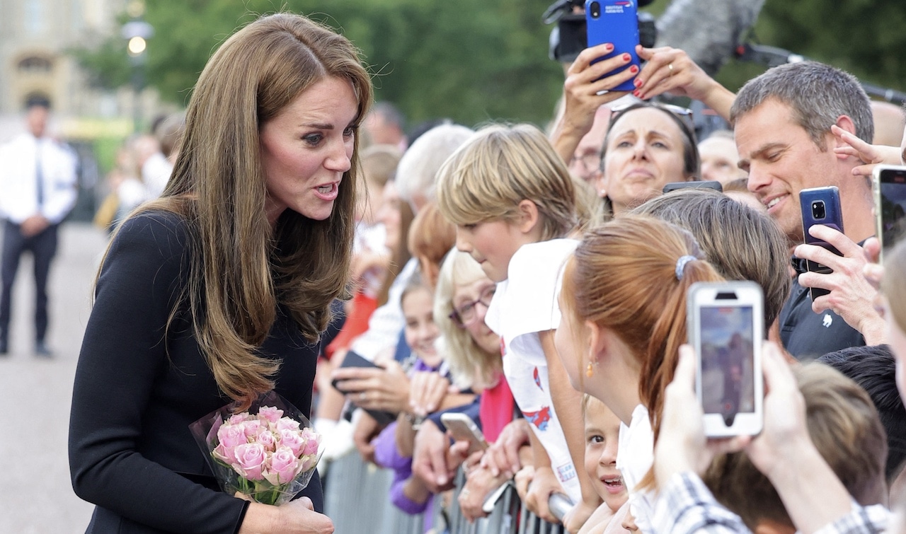 Isabel II: Kate Middleton fue consolada por su hijo Luis