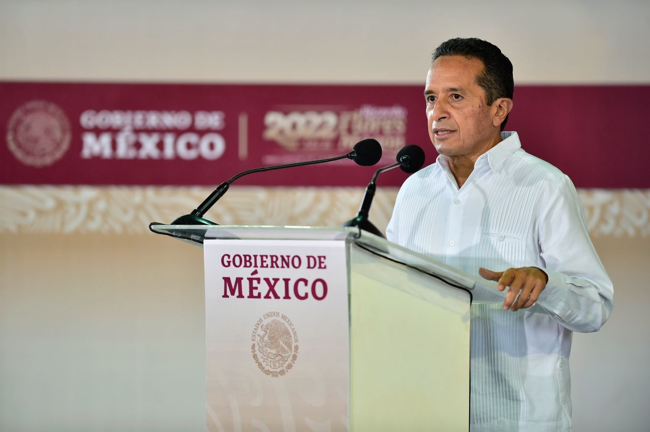 Carlos Joaquín González, gobernador de Quintana Roo, durante la visita y firma de convenio con el presidente Andrés Manuel López Obrador en Benito Juárez, Quintana Roo.