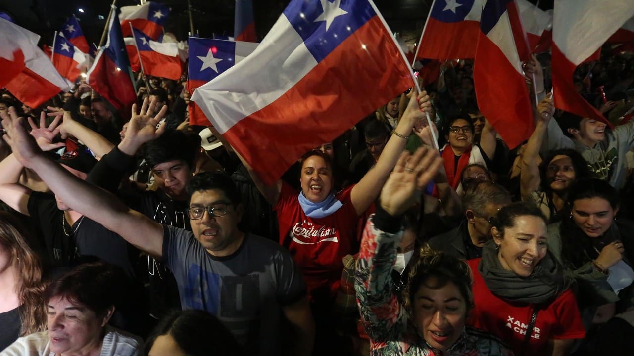 Chile rechaza propuesta de nueva Constitución en plebiscito histórico