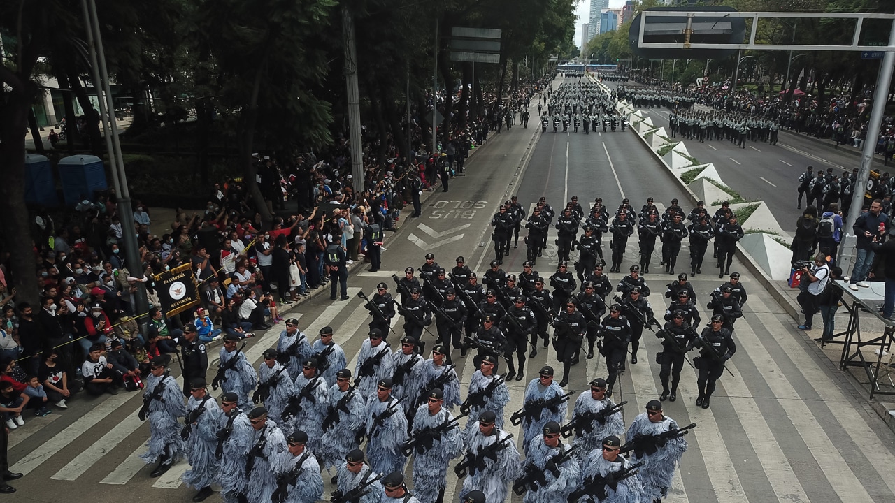Fotografía aérea que muestra el desfile militar por la celebración de los 212 años de Independencia de México. Fuente: EFE