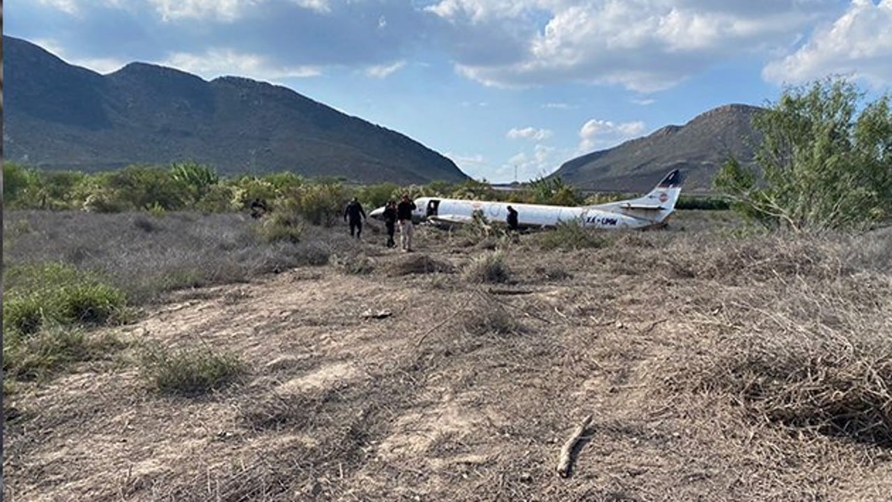 Avioneta cae en Coahuila tras falla en el motor; los dos tripulantes resultan ilesos. Fuente: Periodico Zócalo