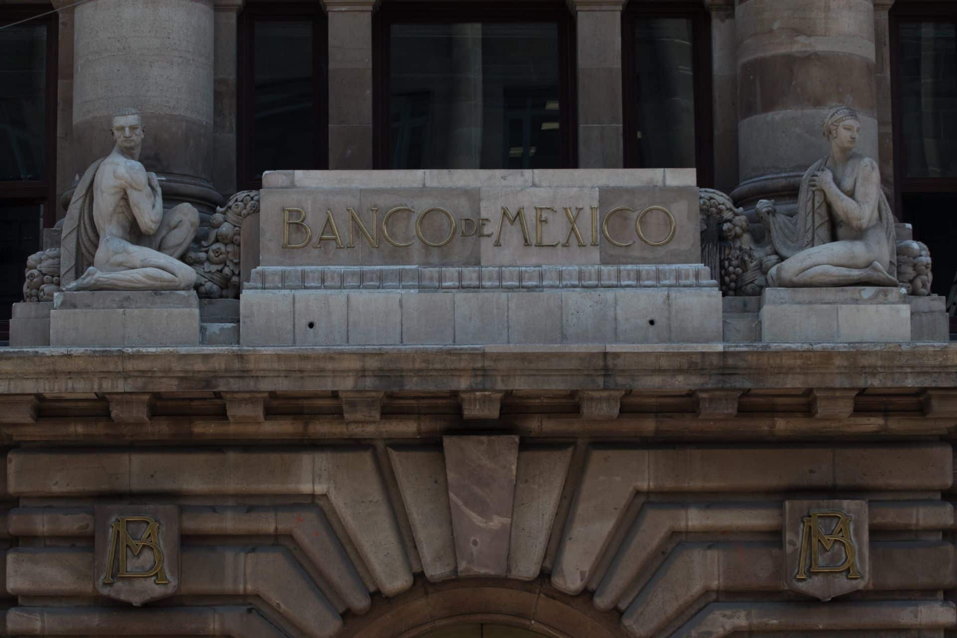 Banxico advierte riesgos por desaceleración económica de EUA