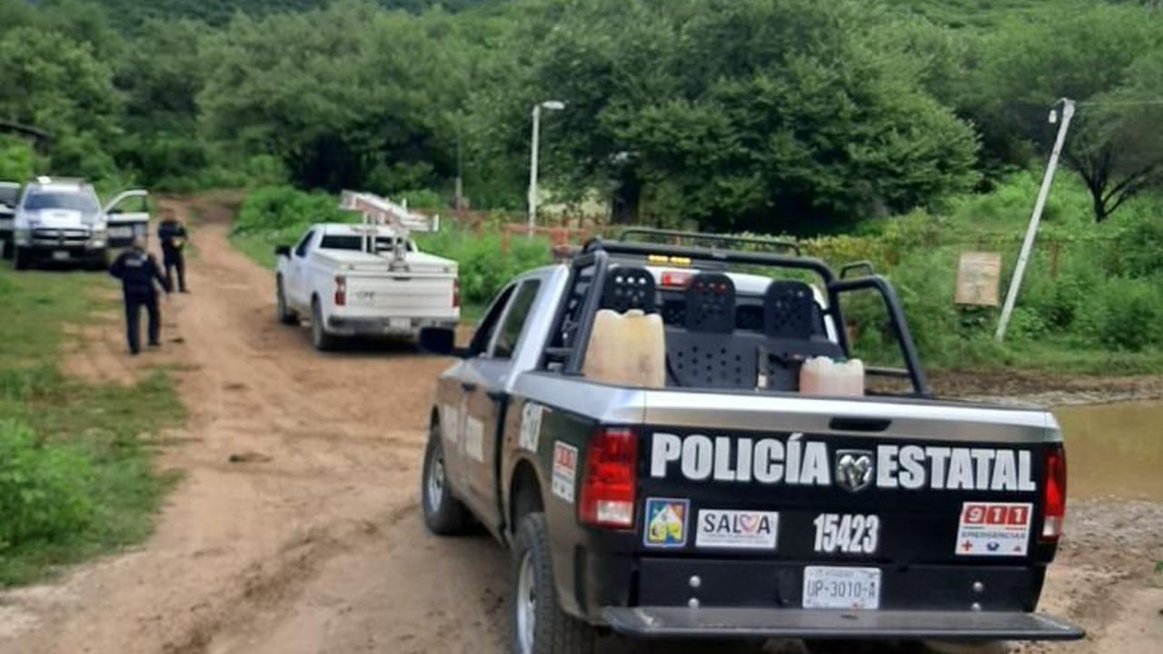 El martes por la mañana en la carretera Hermosillo-Yecora, tramo Ónavas a San Antonio de la Huerta, sicarios fuertemente armados dispararon contra dos vehículos