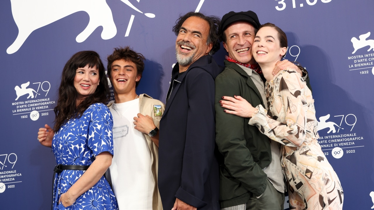 Alejandro González Iñárritu y el elenco de la película 'Bardo', duranta el Festival de Cine de Venecia.