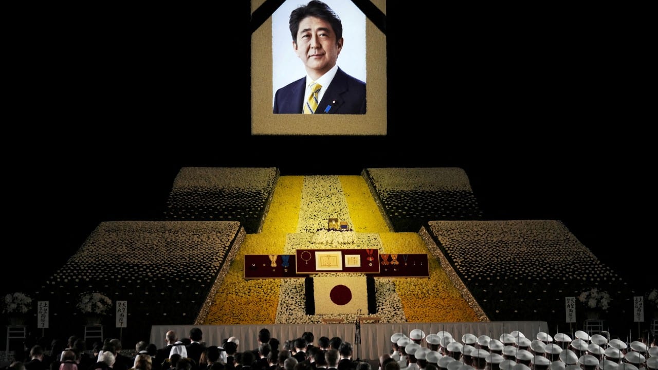 Japón da un último adiós a Shinzo Abe durante funeral de Estado