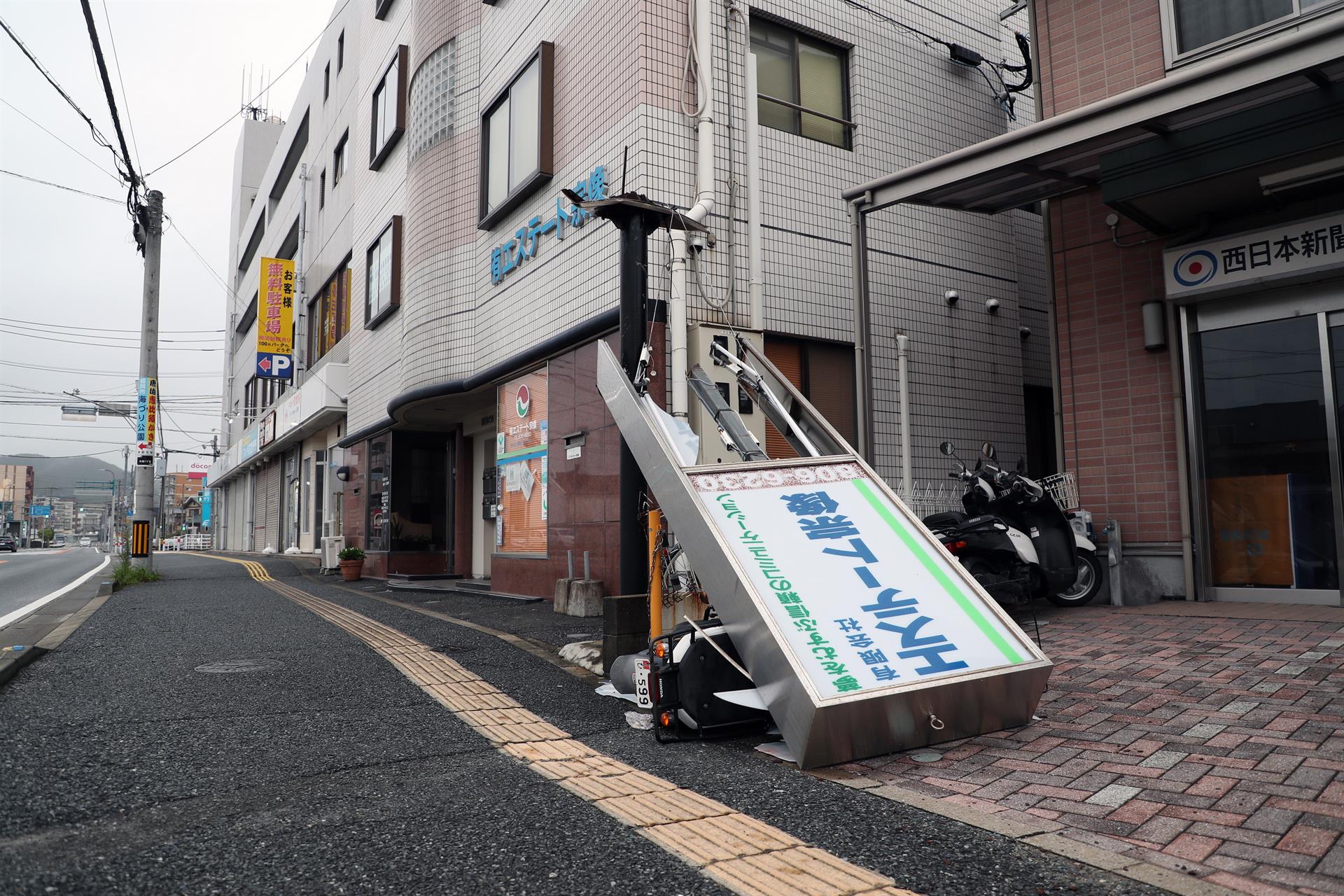 Reportan dos muertos y heridos por tifón Nanmadol en Japón